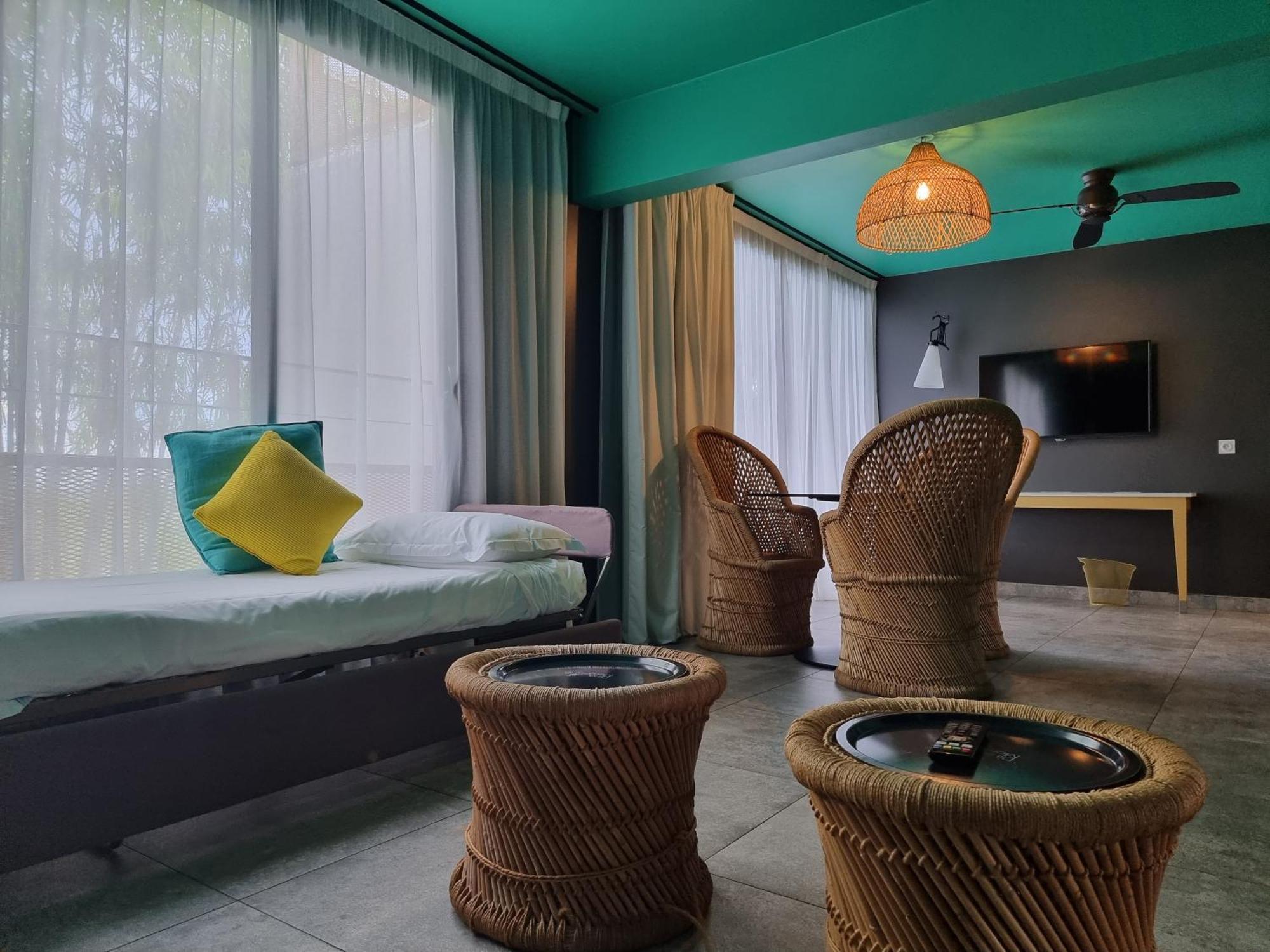 Dina Morgabine Saint Gilles Hotel Exterior photo