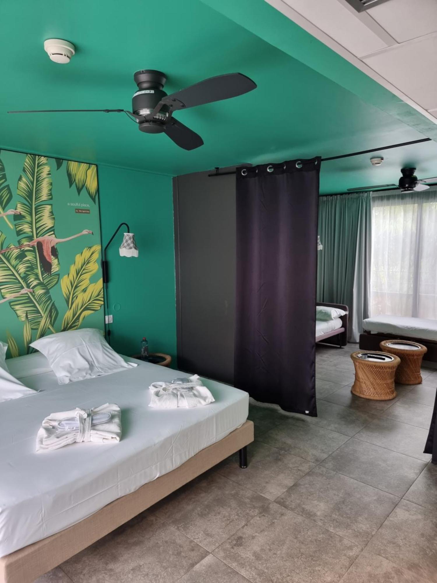 Dina Morgabine Saint Gilles Hotel Exterior photo